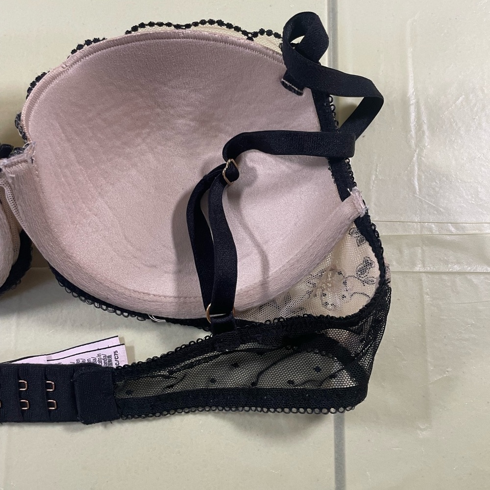 Victoria's Secret Nude and Black Floral Embroidered Bra - Picture 11 of 15